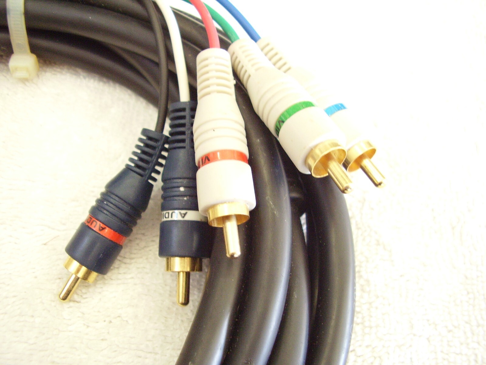 5 color plugs each end 3 video 2 sound cord is 10′ long