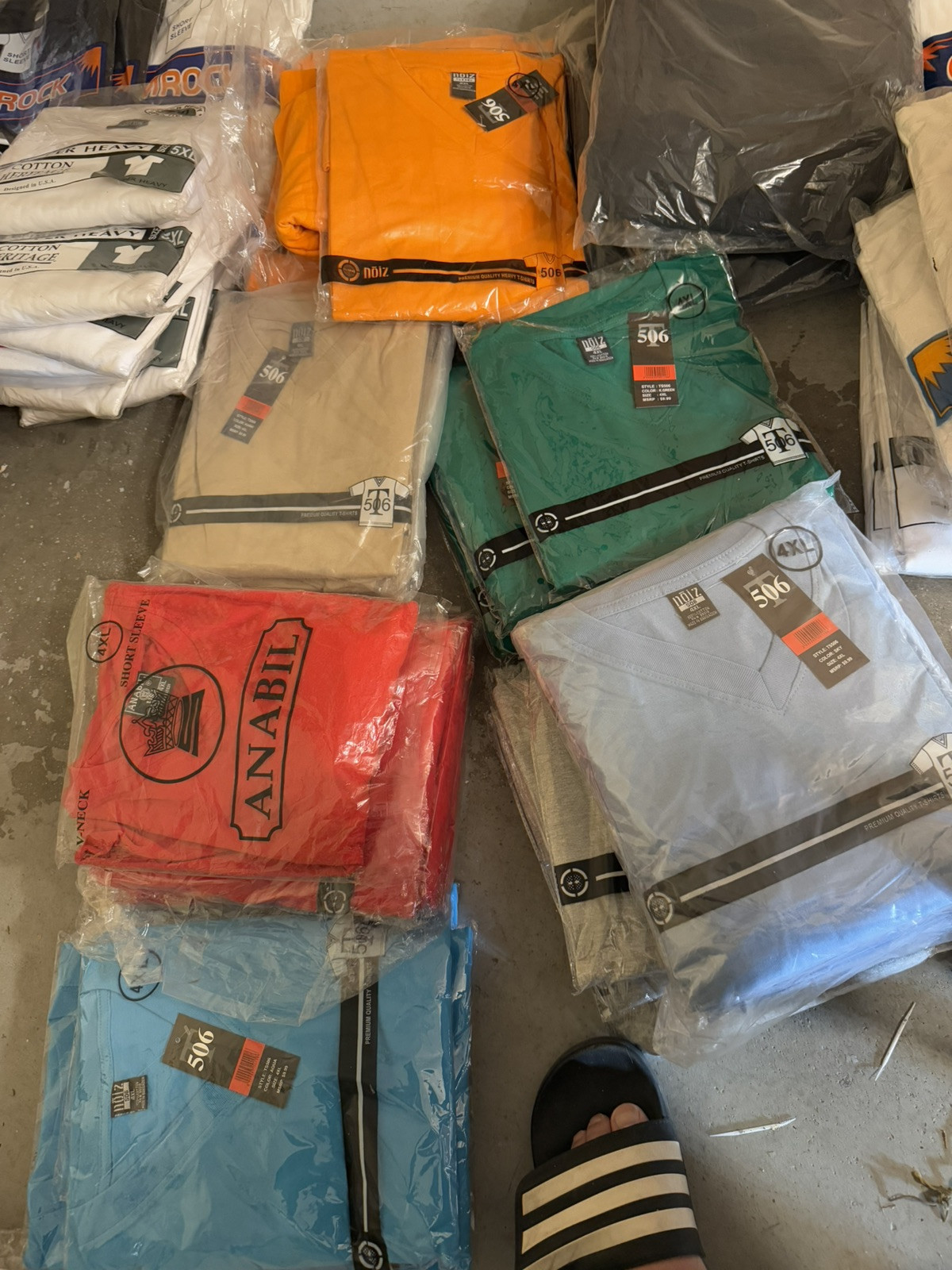 Lot Of 1000 Plain Quality T-shirts/v-neck + 200 A-shirt + 200 Durag