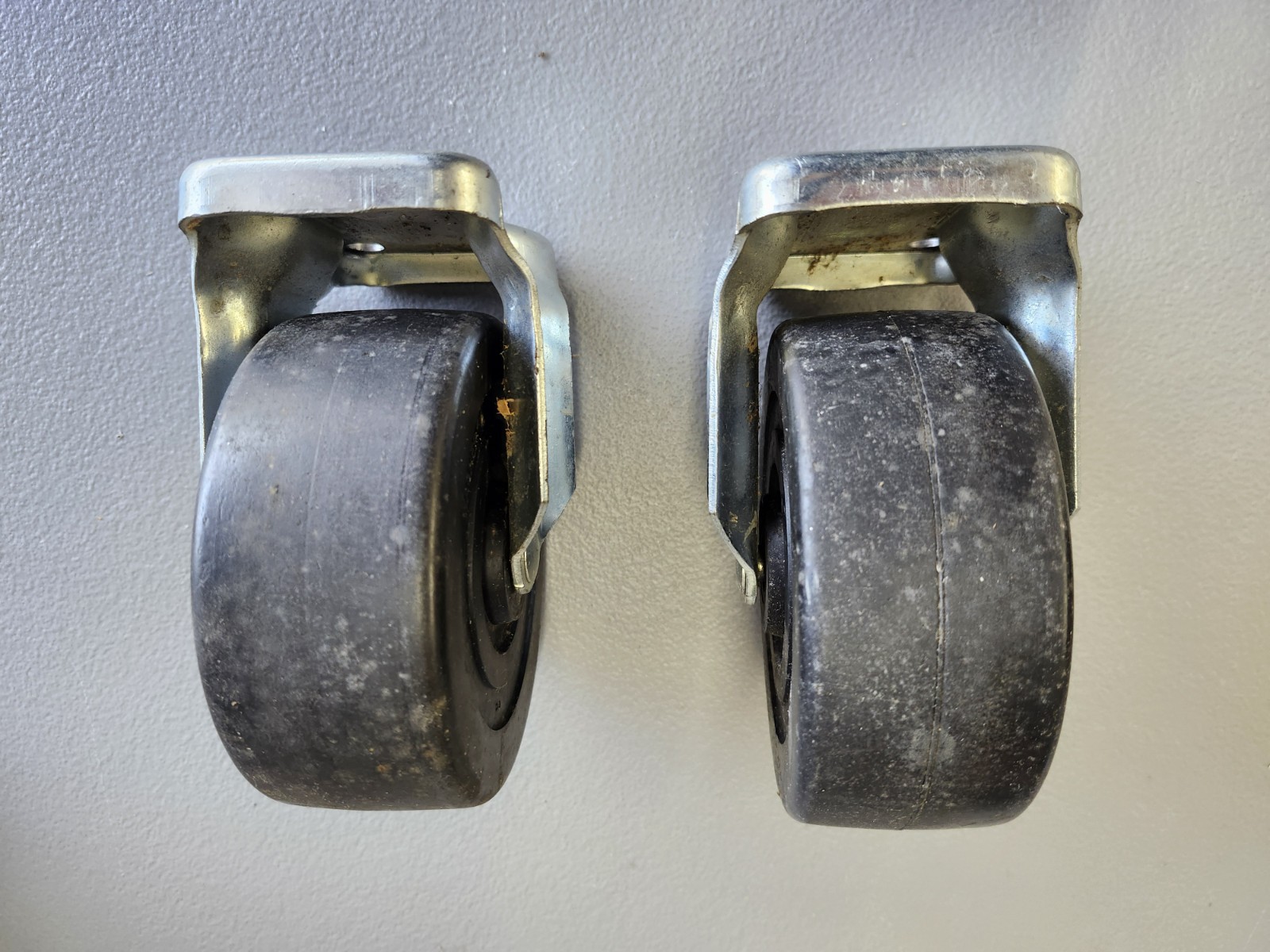 SET 2 Wagner heavy (650 lb. capacity) 5″ x 2″ Fixed Wheel